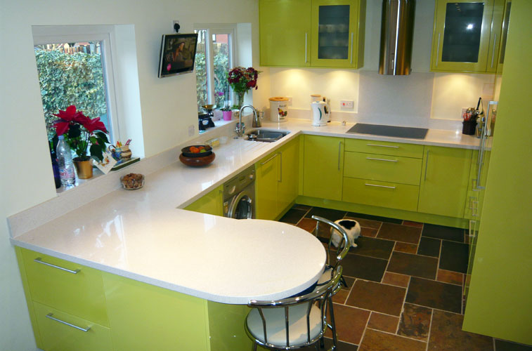 Silestone Blanco Norte kitchen – Engineered Quartz with shaped breakfast bar and splashback. Kitchen by Think Kitchens Silestone Blanco Norte kitchen